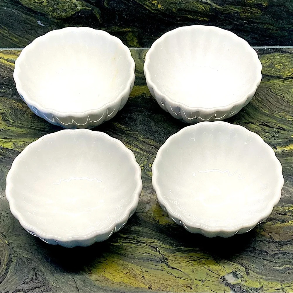 Pier 1 White Porcelain Scalloped Elegant Mini Bowls Set of 4 New